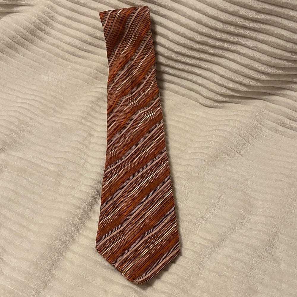 Elegant Orange and White Striped Men's Tie